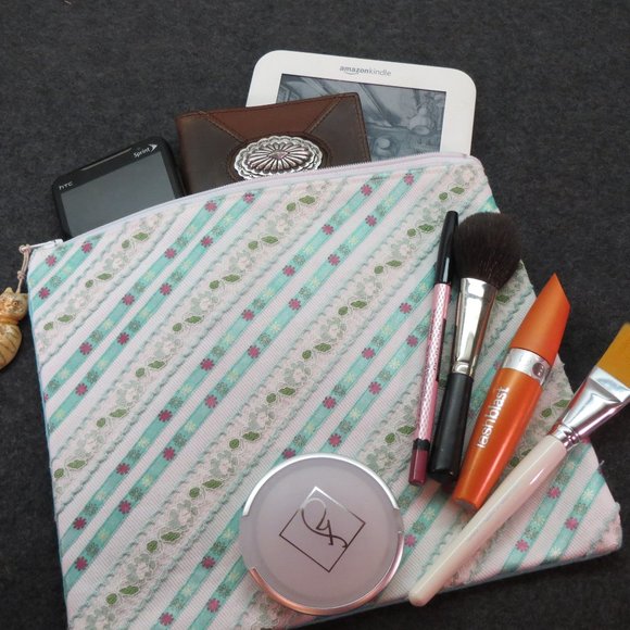 Large Makeup Bag Storage Pouch Cosmetic Tote Zippered Lingerie Travel Kit NWT - Picture 6 of 7